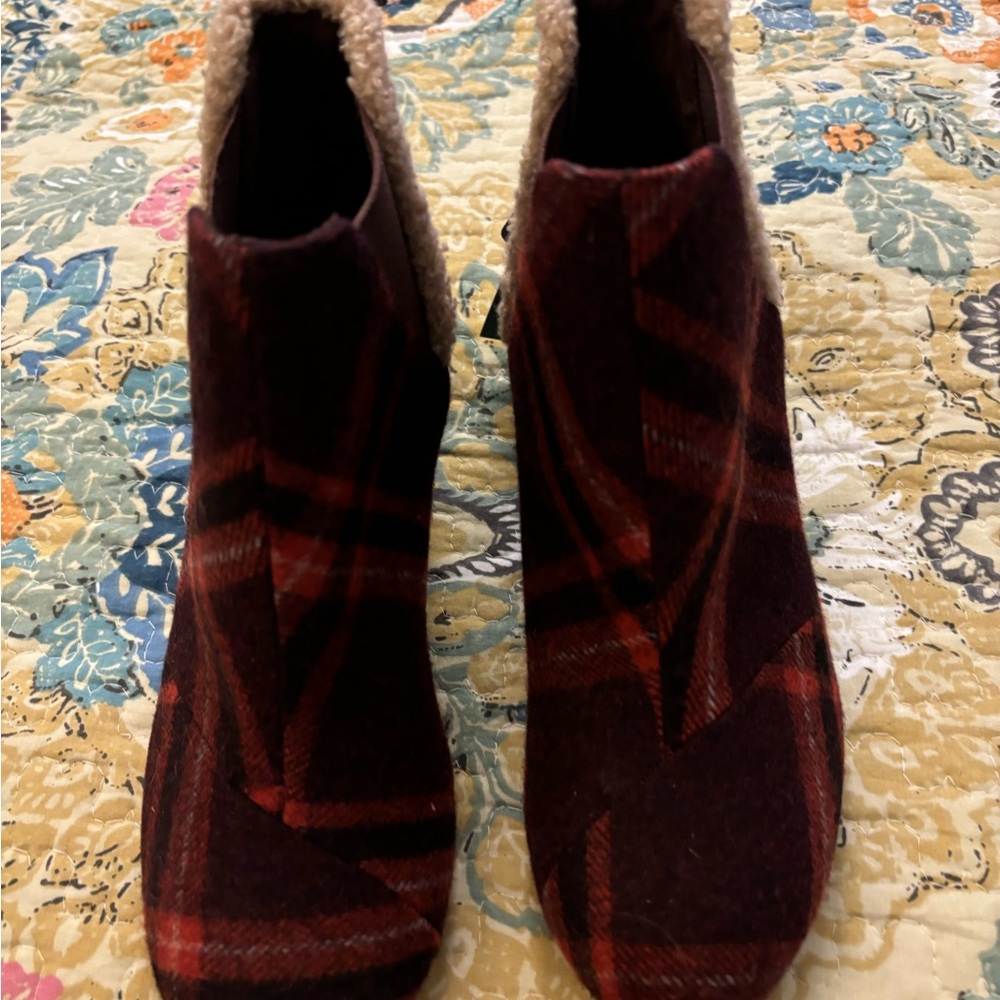 Never Worn with tags Toms Tartan Wedge Size 6